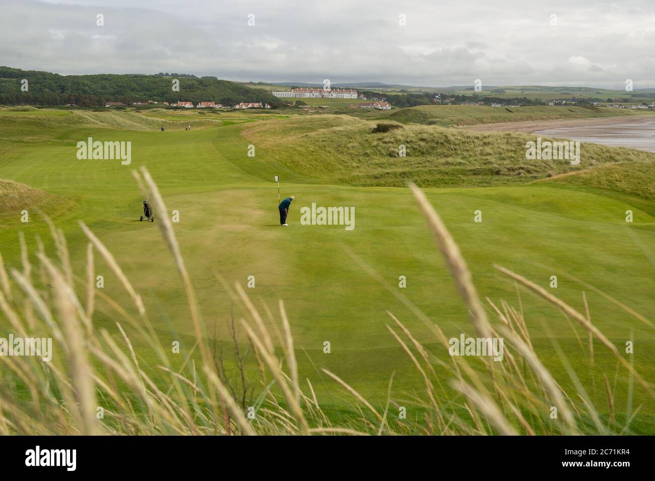 Turnberry, Scozia, Regno Unito. 13 luglio 2020. Nella foto: Sono stati fatti nuovi inviti a indagare sui rapporti commerciali di Trump dopo che il resort Trump Turnberry sta cercando di espandere il resort e di costruire un nuovo sviluppo sulla terra circostante a ovest del complesso alberghiero. Credit: Colin Fisher/Alamy Live News Foto Stock