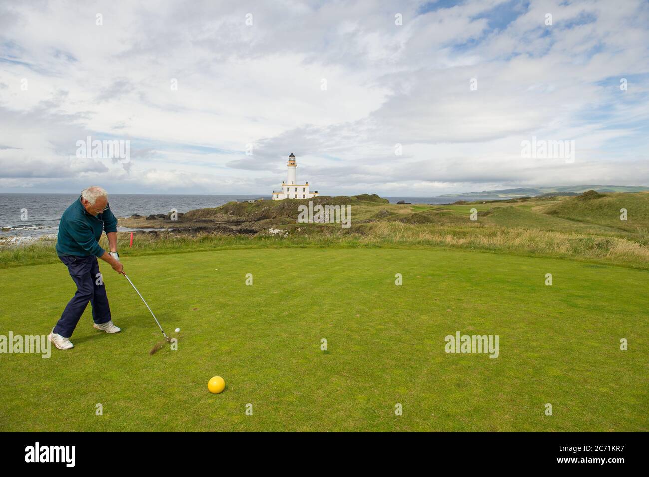 Turnberry, Scozia, Regno Unito. 13 luglio 2020. Nella foto: Sono stati fatti nuovi inviti a indagare sui rapporti commerciali di Trump dopo che il resort Trump Turnberry sta cercando di espandere il resort e di costruire un nuovo sviluppo sulla terra circostante a ovest del complesso alberghiero. Credit: Colin Fisher/Alamy Live News Foto Stock