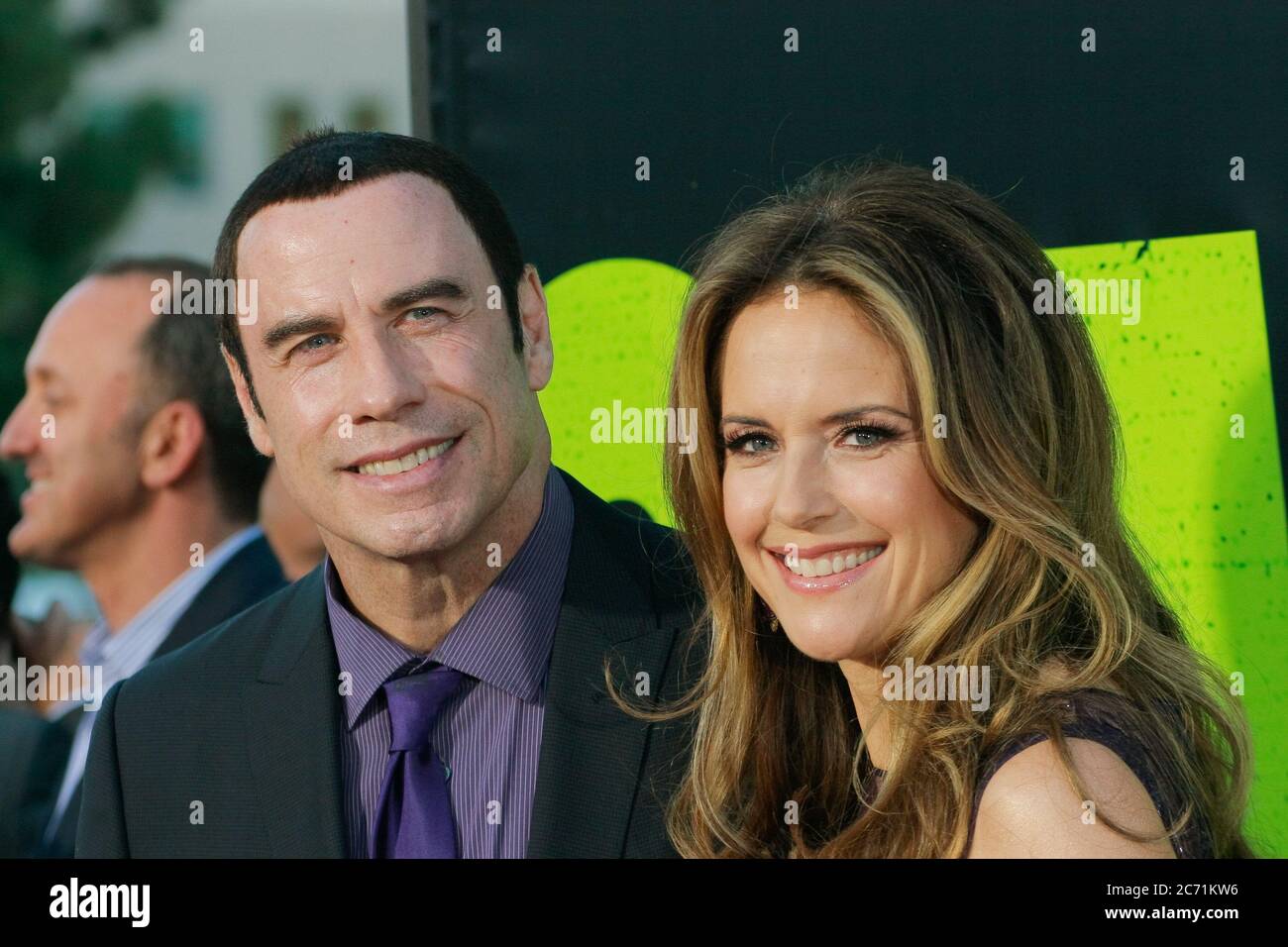 John Travolta e Kelly Preston alla prima mondiale di Universal 'Savages'. Arrivi al Mann Village Westwood di Los Angeles, California, 26 giugno 2012. Foto di Joseph Martinez / PictureLux Foto Stock