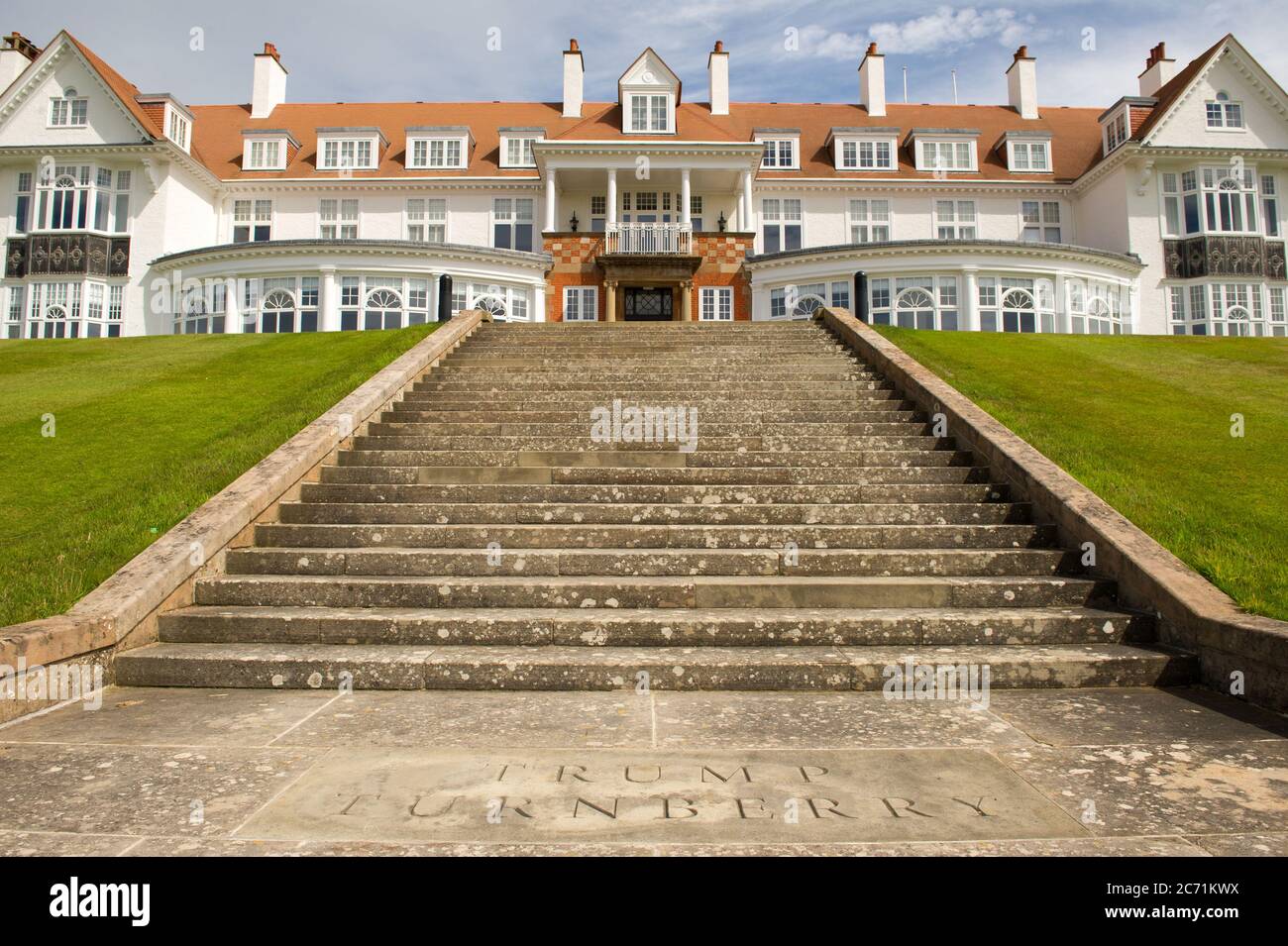 Turnberry, Scozia, Regno Unito. 13 luglio 2020. Nella foto: Sono stati fatti nuovi inviti a indagare sui rapporti commerciali di Trump dopo che il resort Trump Turnberry sta cercando di espandere il resort e di costruire un nuovo sviluppo sulla terra circostante a ovest del complesso alberghiero. Credit: Colin Fisher/Alamy Live News Foto Stock