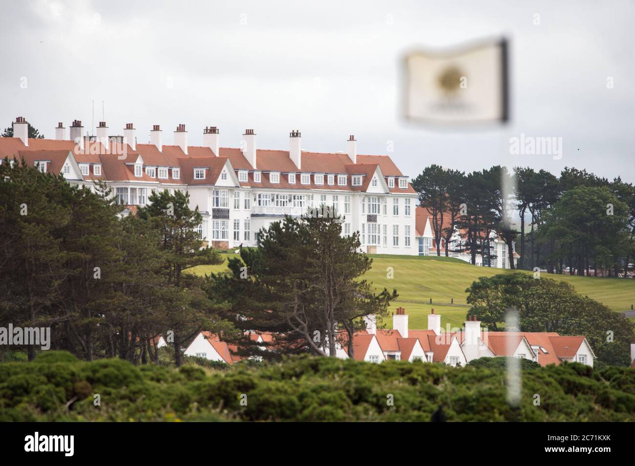 Turnberry, Scozia, Regno Unito. 13 luglio 2020. Nella foto: Sono stati fatti nuovi inviti a indagare sui rapporti commerciali di Trump dopo che il resort Trump Turnberry sta cercando di espandere il resort e di costruire un nuovo sviluppo sulla terra circostante a ovest del complesso alberghiero. Credit: Colin Fisher/Alamy Live News Foto Stock