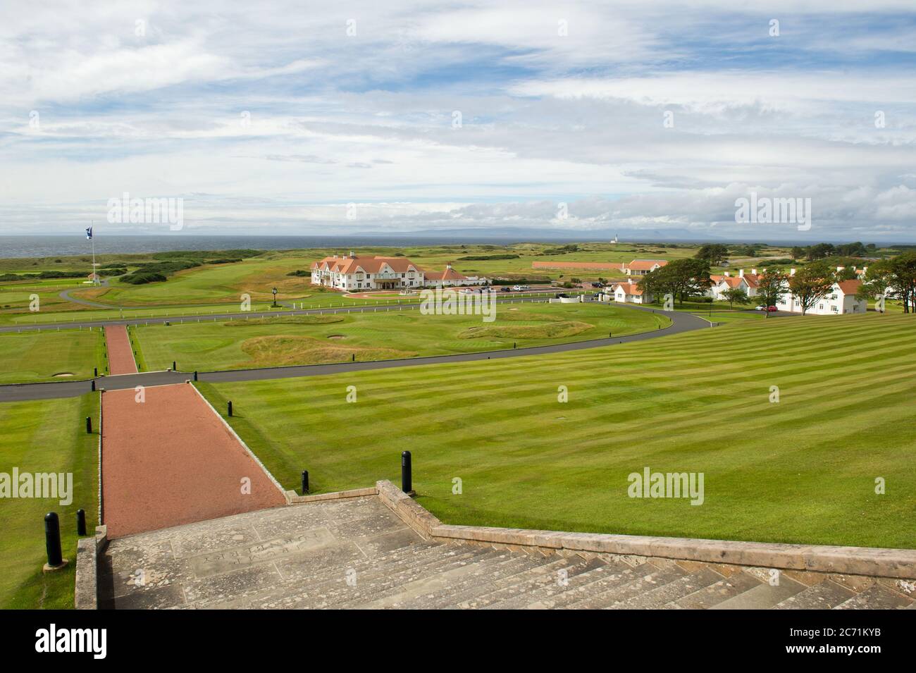 Turnberry, Scozia, Regno Unito. 13 luglio 2020. Nella foto: Sono stati fatti nuovi inviti a indagare sui rapporti commerciali di Trump dopo che il resort Trump Turnberry sta cercando di espandere il resort e di costruire un nuovo sviluppo sulla terra circostante a ovest del complesso alberghiero. Credit: Colin Fisher/Alamy Live News Foto Stock