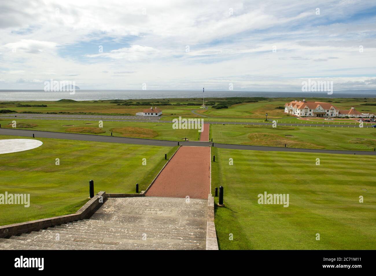 Turnberry, Scozia, Regno Unito. 13 luglio 2020. Nella foto: Sono stati fatti nuovi inviti a indagare sui rapporti commerciali di Trump dopo che il resort Trump Turnberry sta cercando di espandere il resort e di costruire un nuovo sviluppo sulla terra circostante a ovest del complesso alberghiero. Credit: Colin Fisher/Alamy Live News Foto Stock