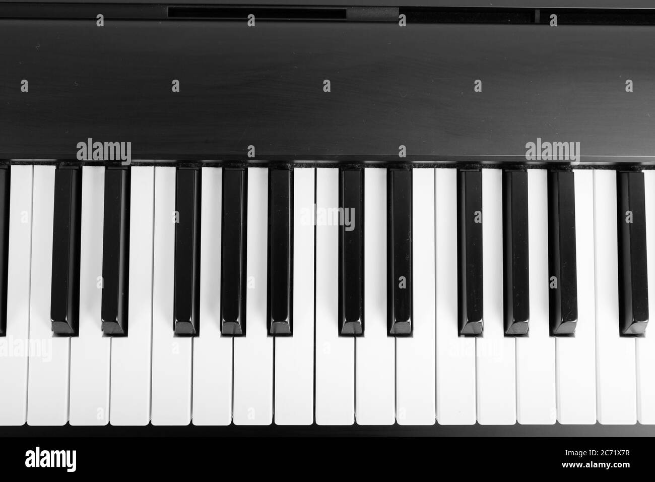 Moderno pianoforte digitale in bianco e nero Foto Stock