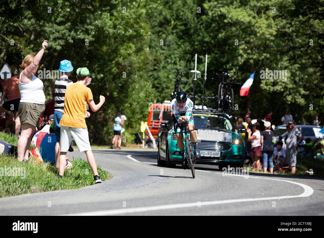 Bossarros, Francia - 19 luglio 2019: Il ciclista tedesco Massimiliano Schachmann del Team Bora-Hansgrohe in sella alla tappa 13, individuale a tempo, di L. Foto Stock