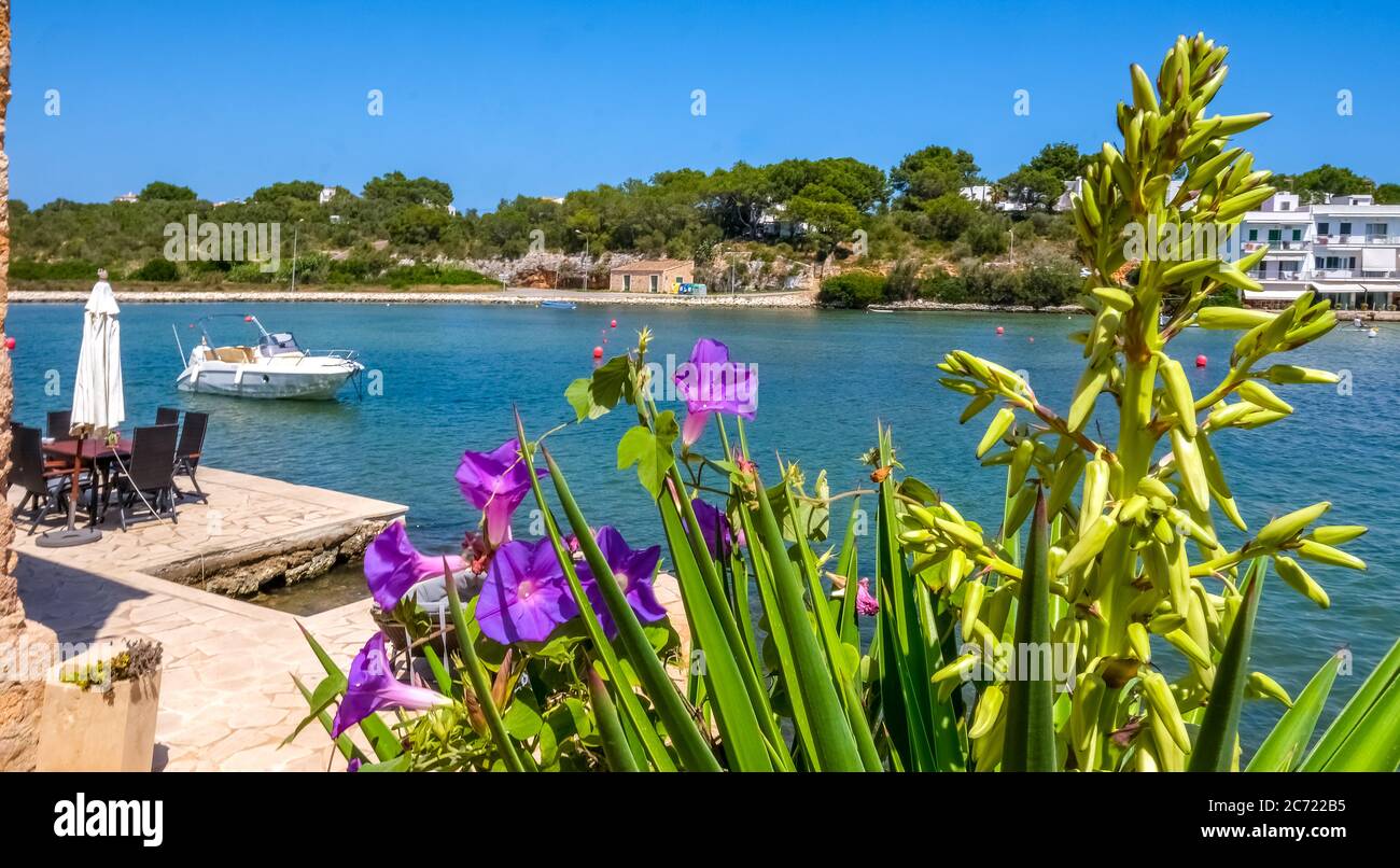Passeggiata vuota a Porto Petro, località turistica nel sud di Maiorca , Europa, Isole Baleari, Spagna, ES, viaggi, turismo, destinazione, turismo Foto Stock