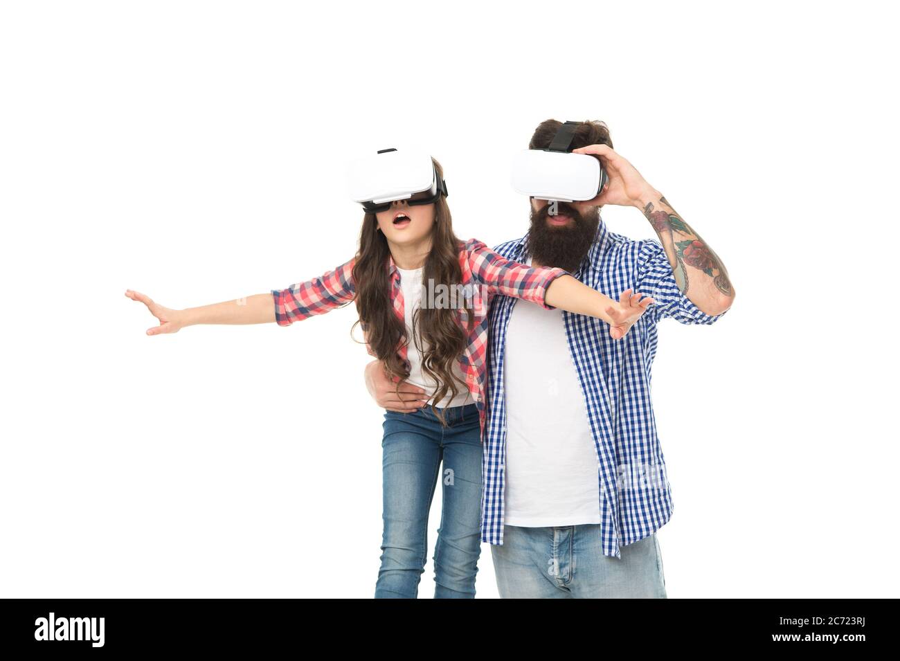 Hobby di gioco. Padre e figlia in occhiali vr. Tecnologia moderna. Innovazione digitale. Realtà virtuale di papà e ragazza. Immaginazione e spazio informatico. Tecnologie future. Divertimento. Videogiochi. Foto Stock