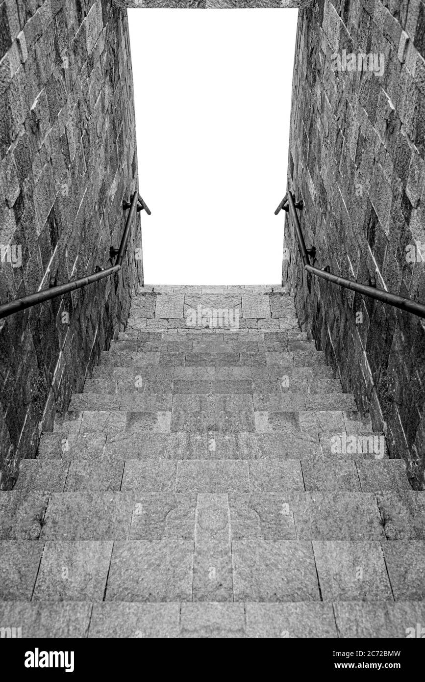 Gradini di una scala in pietra che scende. Foto Stock