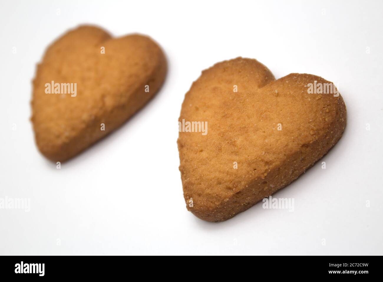 Due gustosi biscotti sotto forma di cuori, due cuori insieme - un simbolo di amore Foto Stock