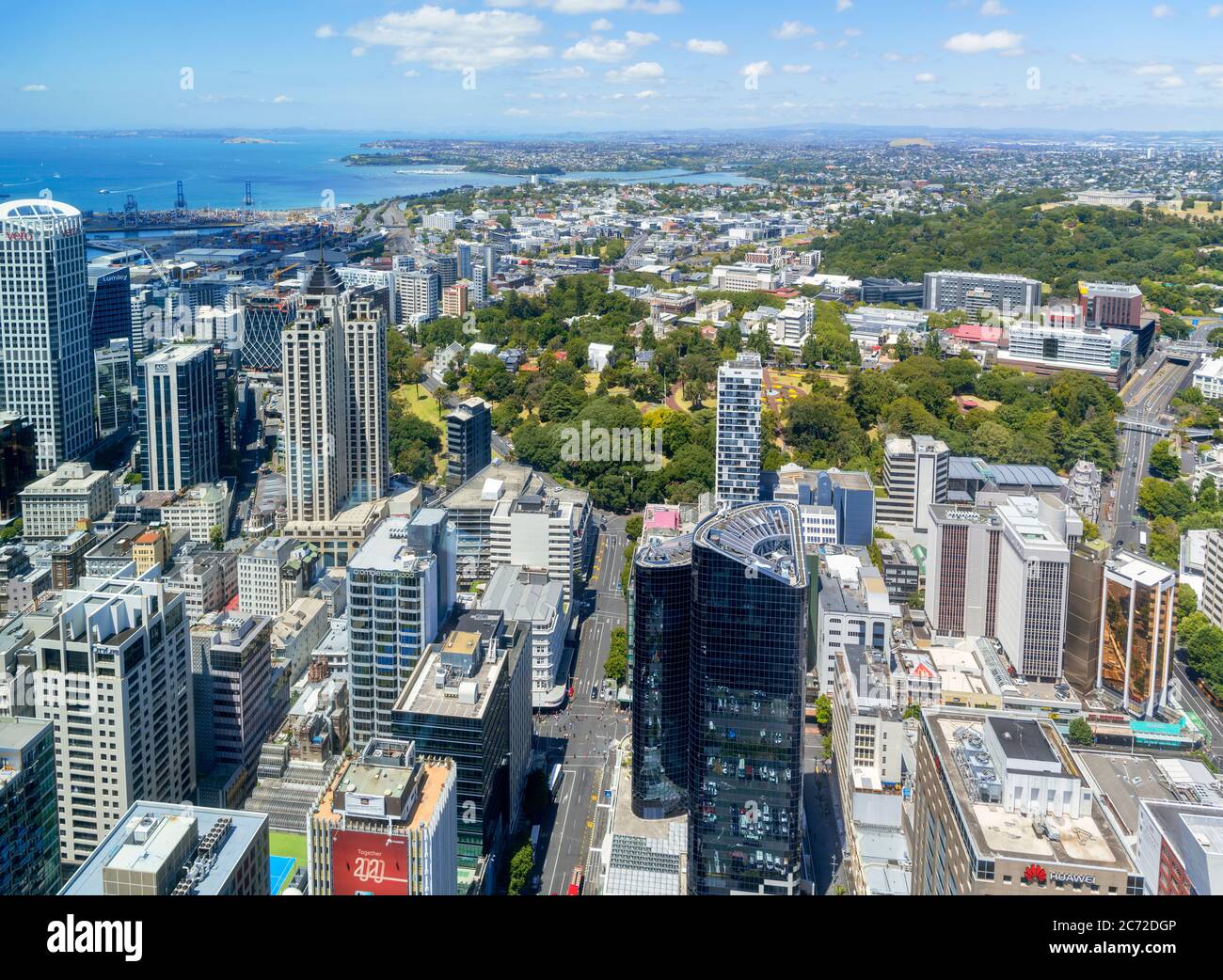 Vista dalla piattaforma di osservazione della Sky Tower, Auckland, Nuova Zelanda Foto Stock