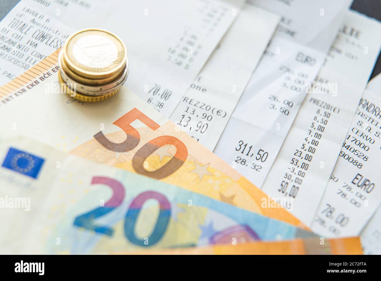 Denaro e ricevute, spese di vita ordinarie Foto Stock