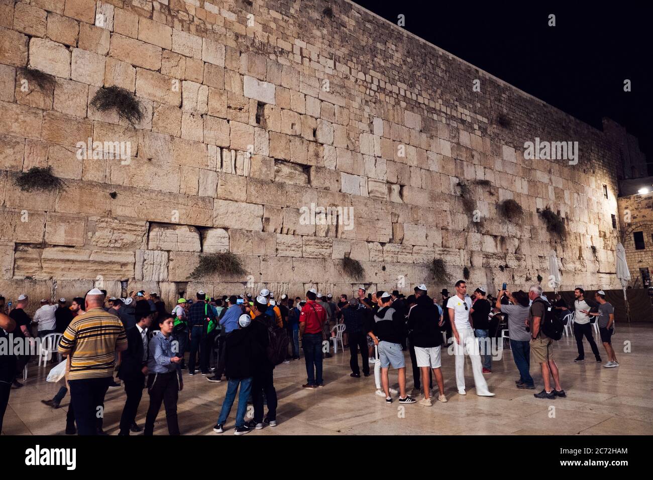 Turisti che fotografano il muro ringhiante, città di Gerusalemme Israele. Foto Stock