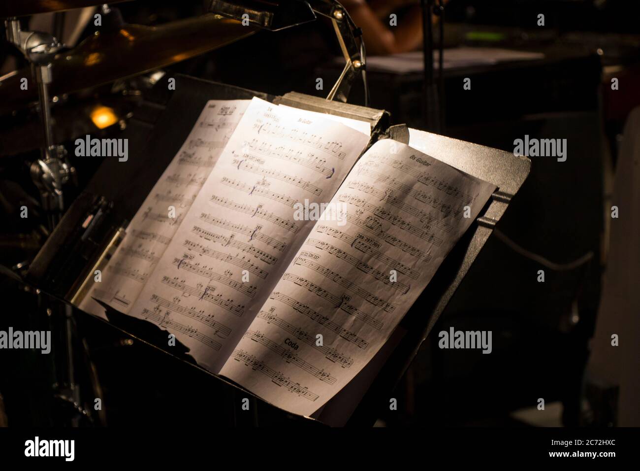 Appunti e strumenti musicali, simboli e note musicali classici Foto Stock