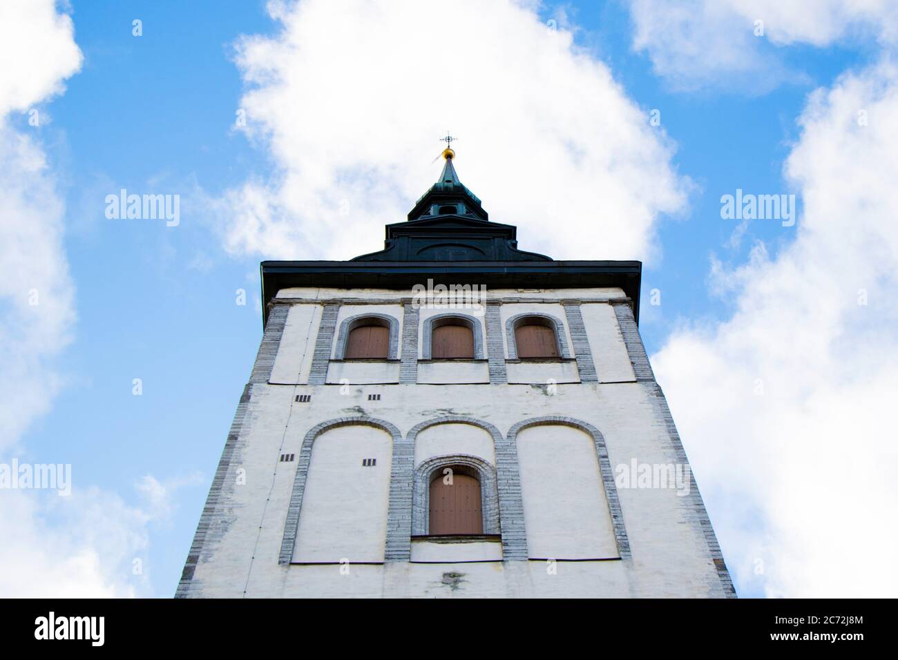 TALLINN, ESTONIA - 20 OTTOBRE 2017: Chiesa di San Nicola a Tallinn. La Chiesa evangelica luterana estone (EELK) probabilmente ritirerà la sua richiesta t Foto Stock