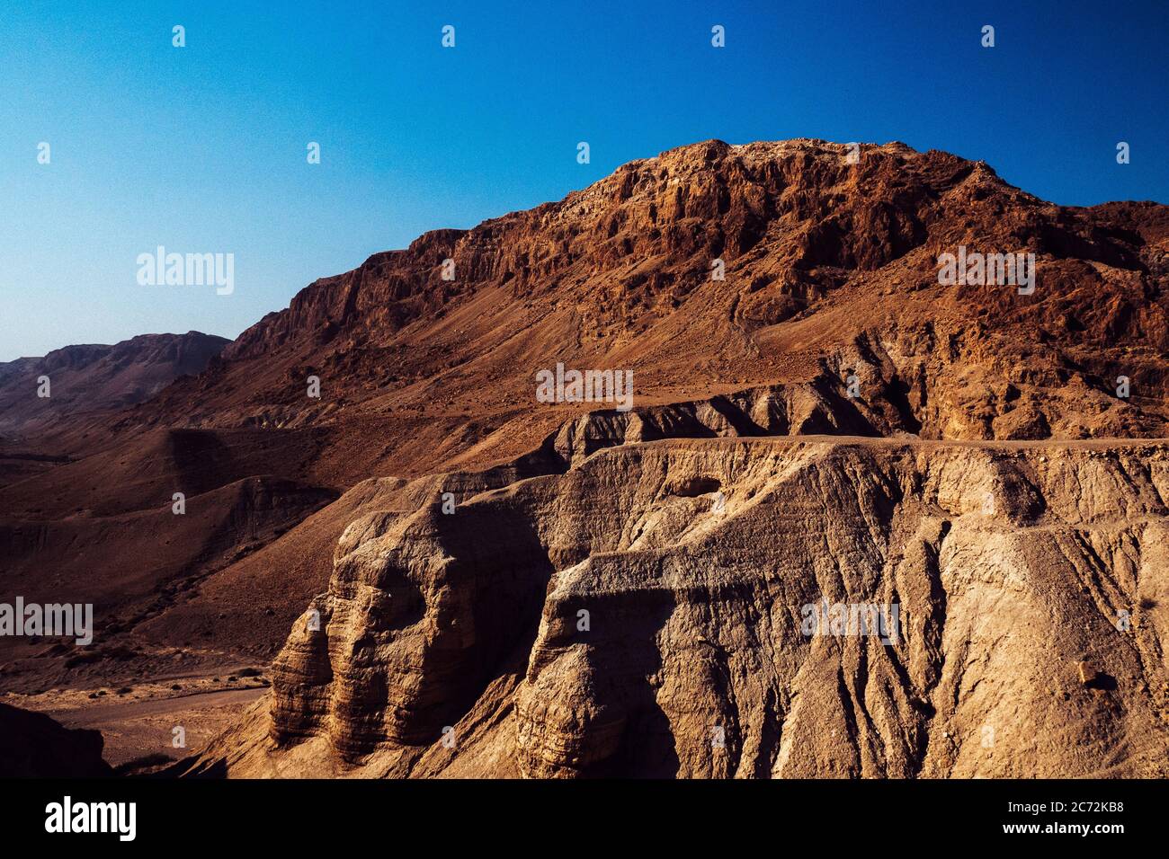 Vista sulla vecchia collina, il Mar Morto scorre Israele. Foto Stock