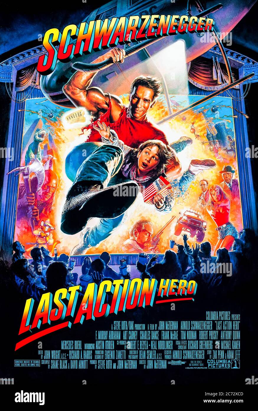 Last Action Hero (1993) diretto da John McTiernan e con Arnold Schwarzenegger, F. Murray Abraham, Art Carney e Charles Dance. Un bambino viene trasportato nel film da un biglietto magico ma deve impedire al ragazzo difettoso di scappare nel mondo reale. Foto Stock