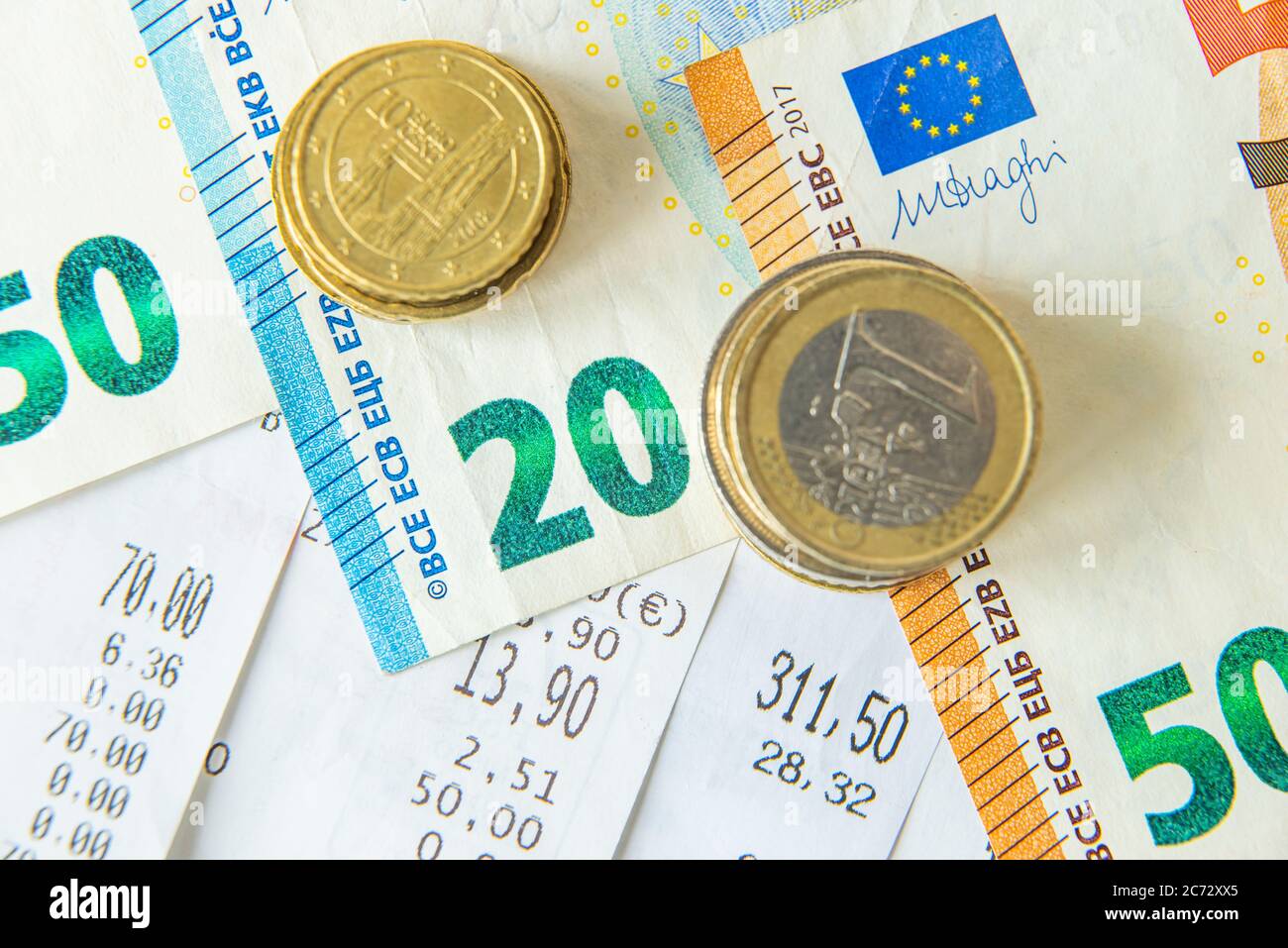 Denaro e ricevute, spese di vita ordinarie Foto Stock