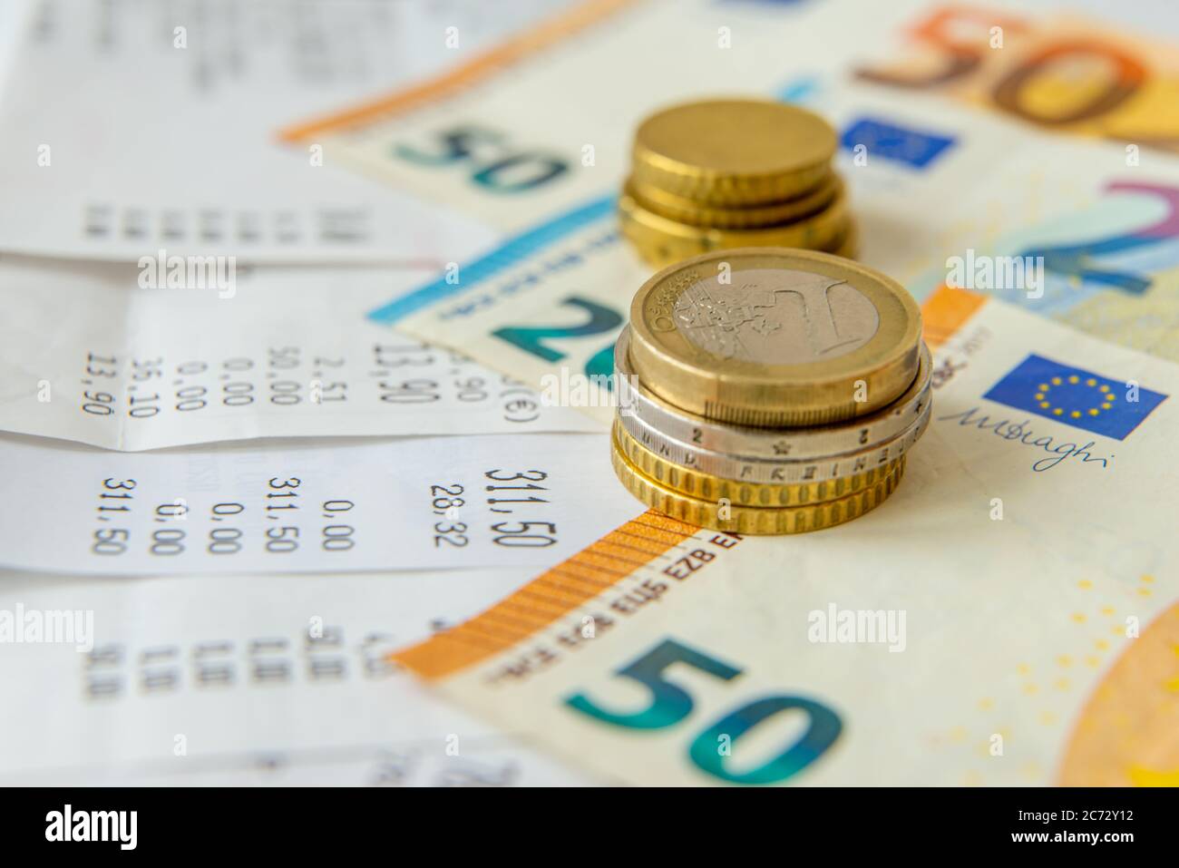 Denaro e ricevute, spese di vita ordinarie Foto Stock