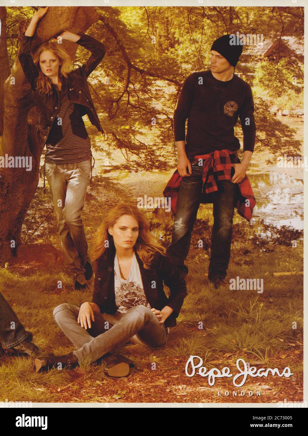 Poster pubblicità Pepe Jeans denim, abbigliamento casual jeans marchio,  rivista da 2009, pubblicità, pubblicità creativa Pepe Jeans 2000 Foto stock  - Alamy
