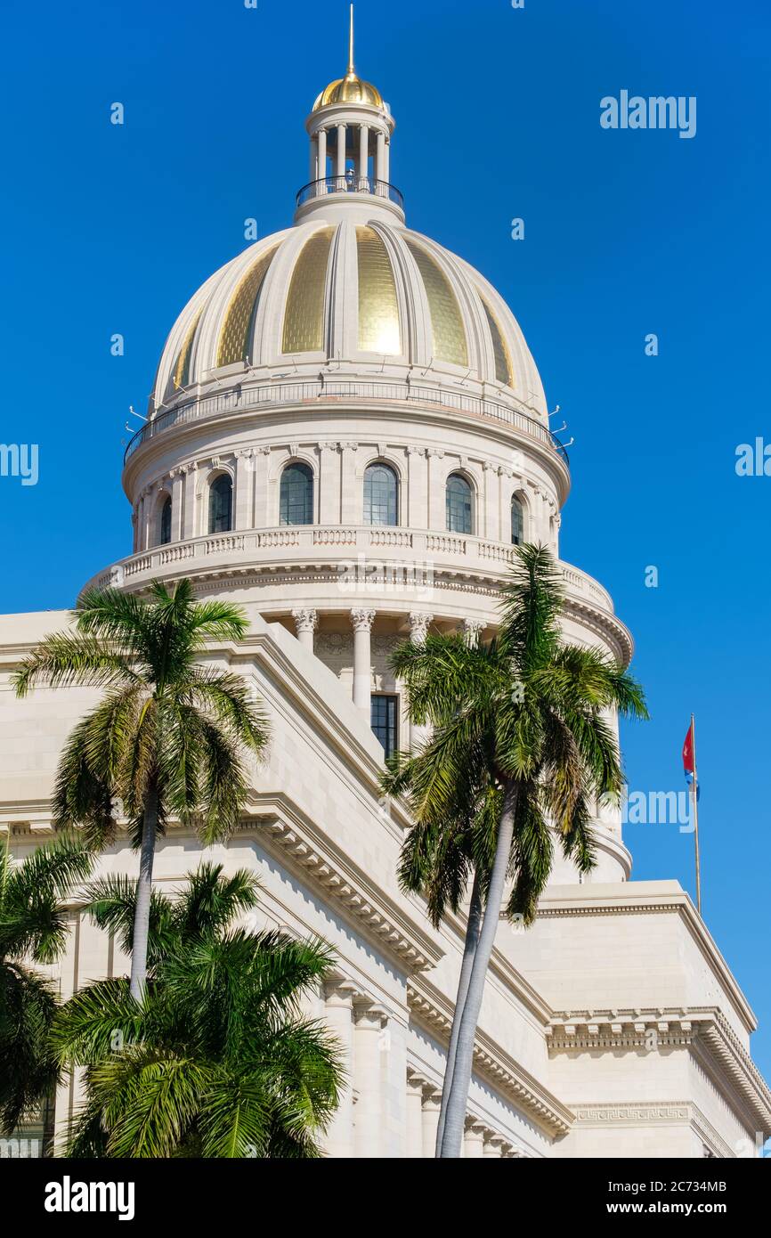 Il Campidoglio, recentemente restaurato, è un simbolo della città di l'Avana Foto Stock