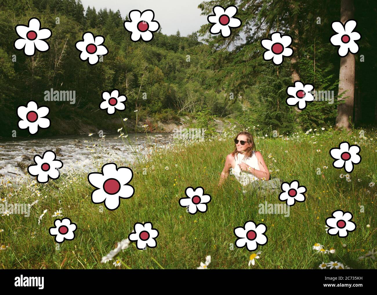 Una donna seduta in erba alta che guarda fuori dalla macchina fotografica, con fiori illustrati disegnati sopra l'immagine. Skykomish, Washington Foto Stock