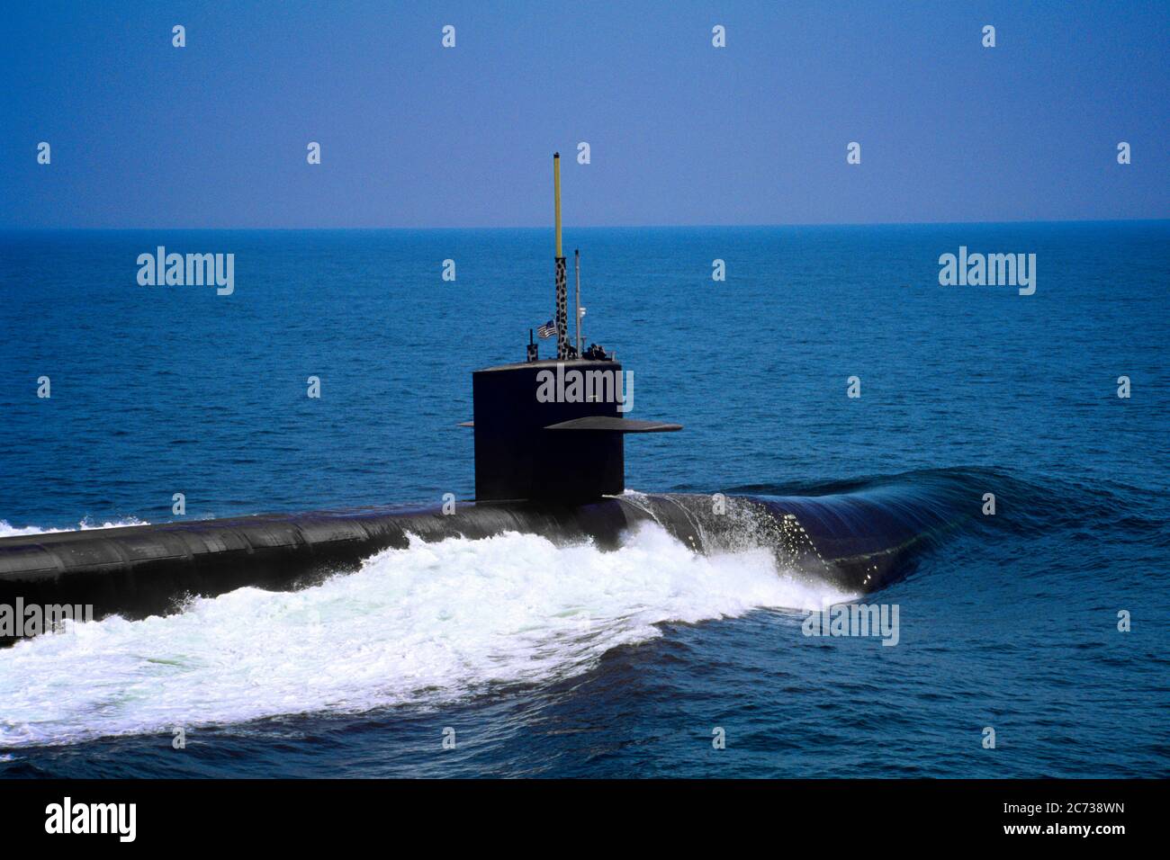 1990 SOTTOMARINO NUCLEARE USS PENNSYLVANIA IN ESECUZIONE SU SUPERFICIE PARZIALMENTE SOMMERSO - KM11193 SMT001 HARS CARRIERE ESTERNO PROGRESSO POTENTE INNOVAZIONE OPPORTUNITÀ HIGH TECH FORZE MOVIMENTO SFOCATURA MOBILITÀ TRASPORTI FORZA ARMATA CONNING TOWER SOTTOMARINI USS VECCHIO STILE Foto Stock