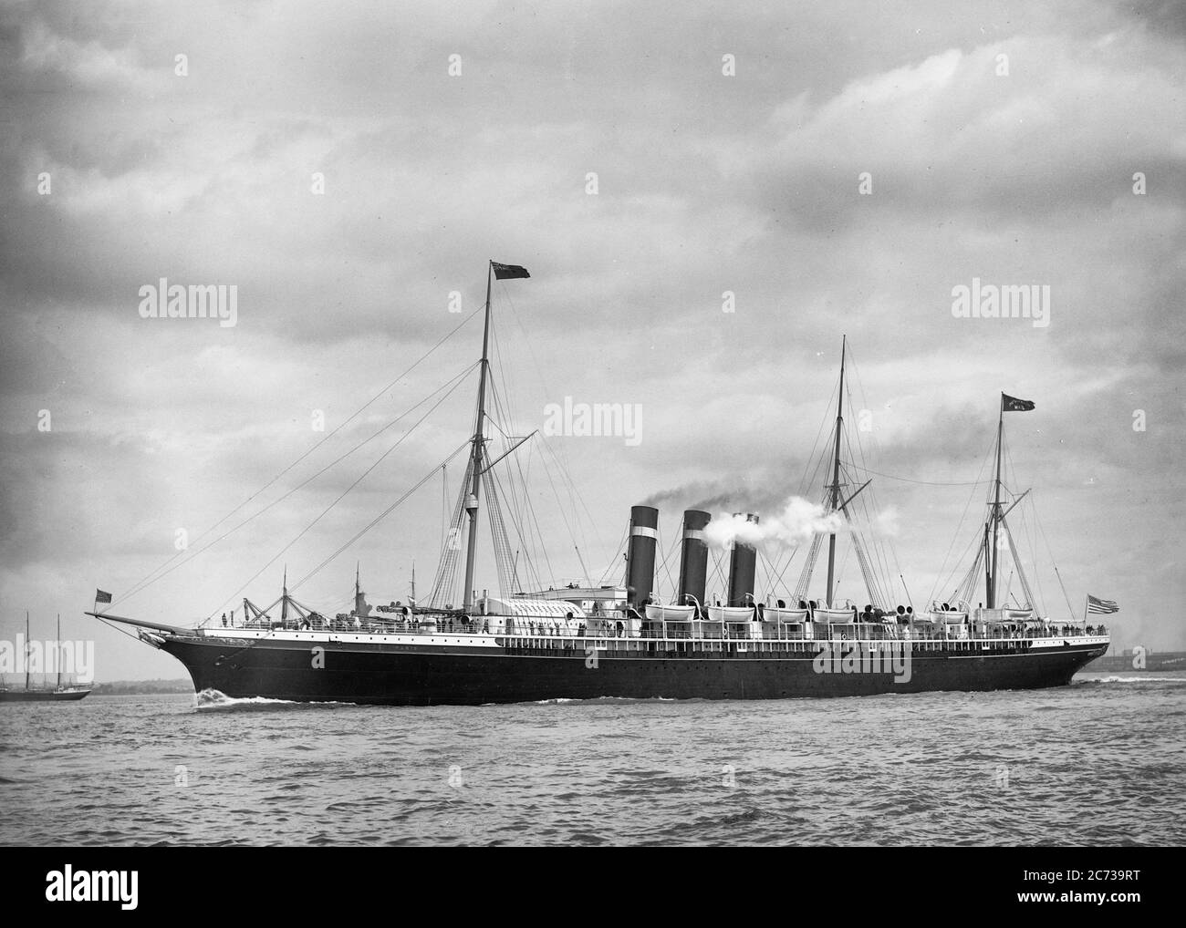 Ocean Liner SS Parigi (ex Città di Parigi di 1888 visto a metà 1890 in o vicino il porto di New York. Foto Stock