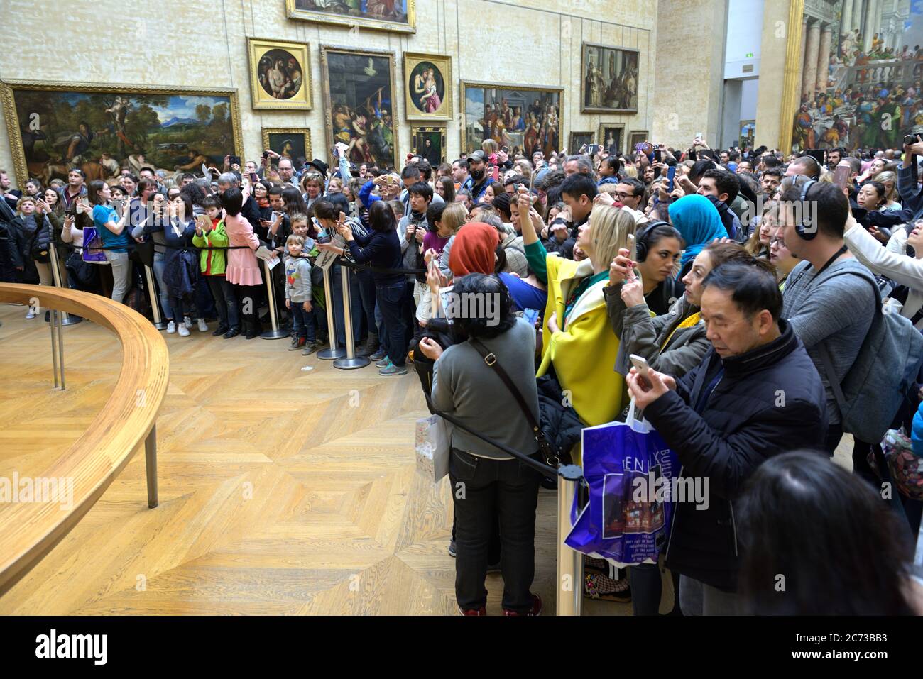 Tutti vogliono vedere la Monna Lisa al Louvre, Parigi FR Foto Stock