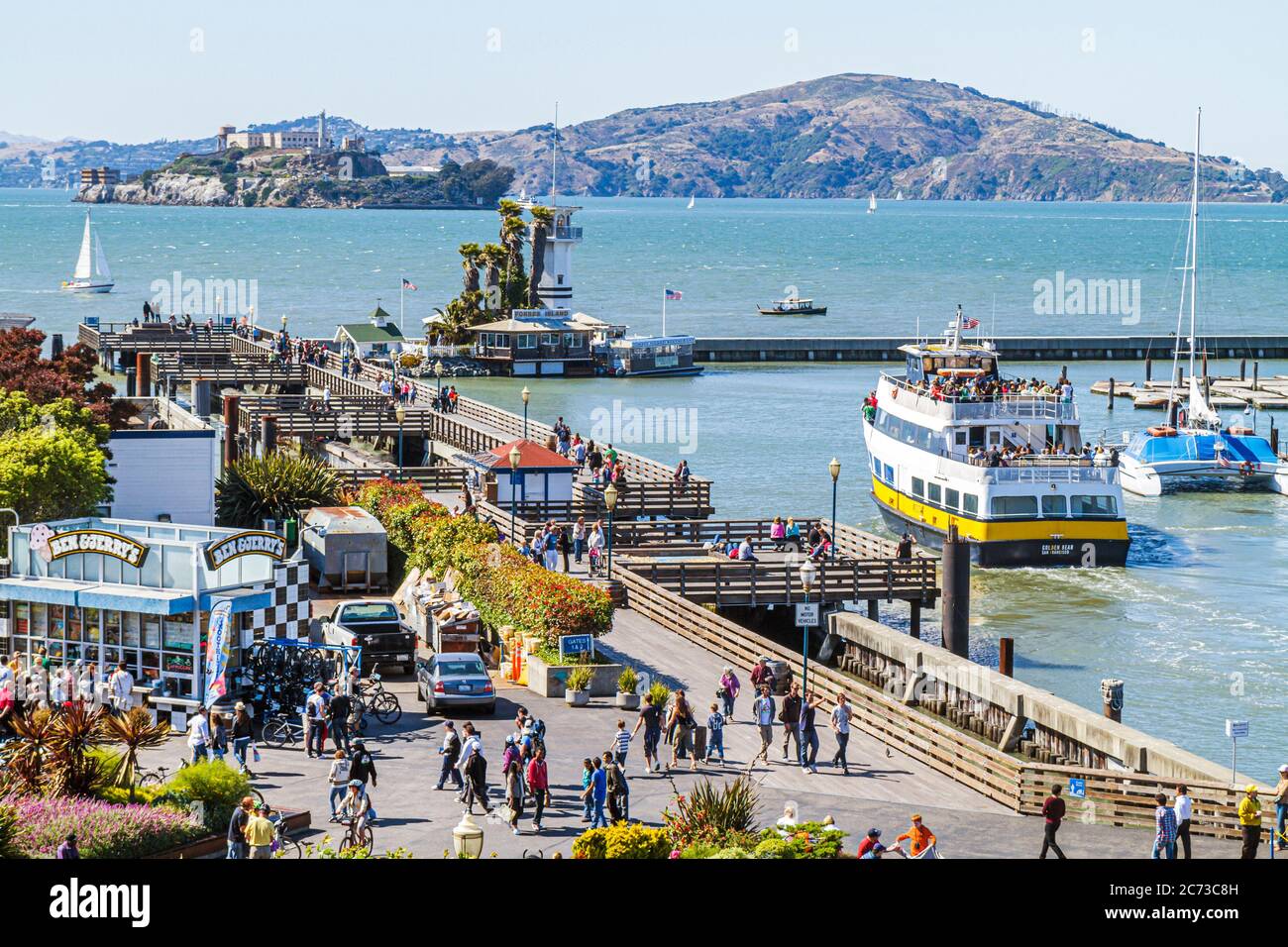 San Francisco California, Bay, Alcatraz, Angel Island, Mount Livermore, montagna, l'Embarcadero, Pier 39,41, molo, area ricreativa sul mare, intrattenimento, Wi-Fi Foto Stock