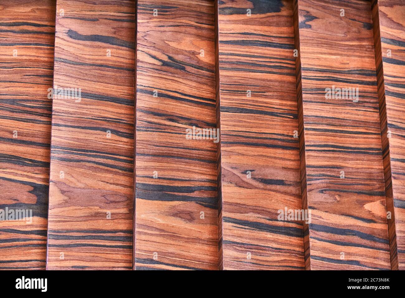 Pannelli di legno impiallacciato. Struttura in legno di