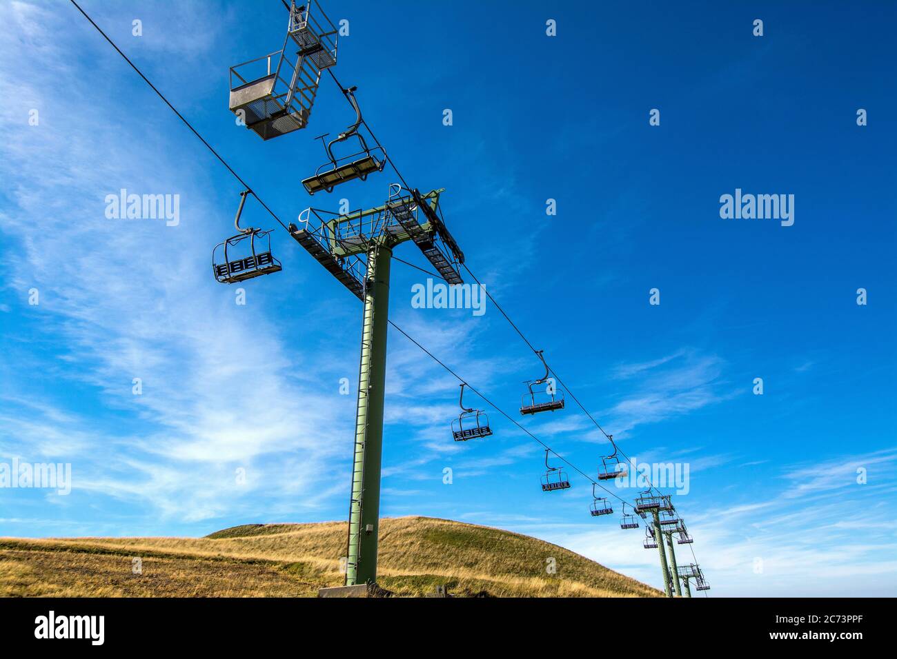 Seggiovia in estate, Massif di Sancy, Auvergne , Francia Foto Stock