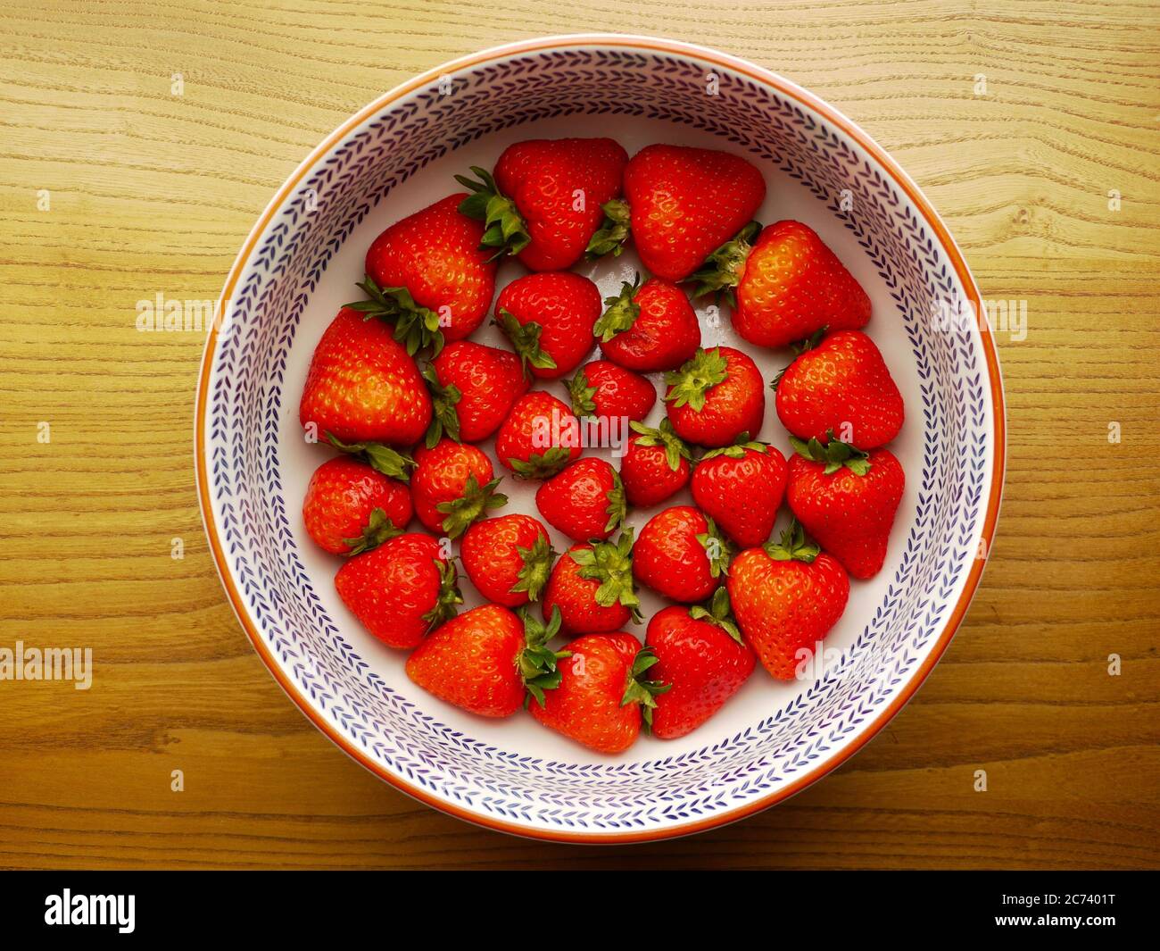 Le fragole in un recipiente Foto Stock