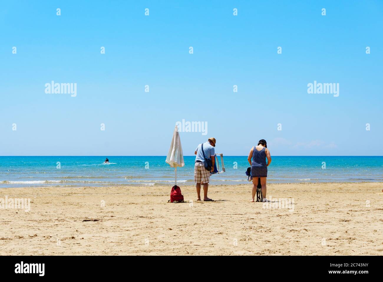 Sampieri Sizilien, in der Vorsaison im mai ist der herrliche Sandstrand noch wohltuend leer Foto Stock