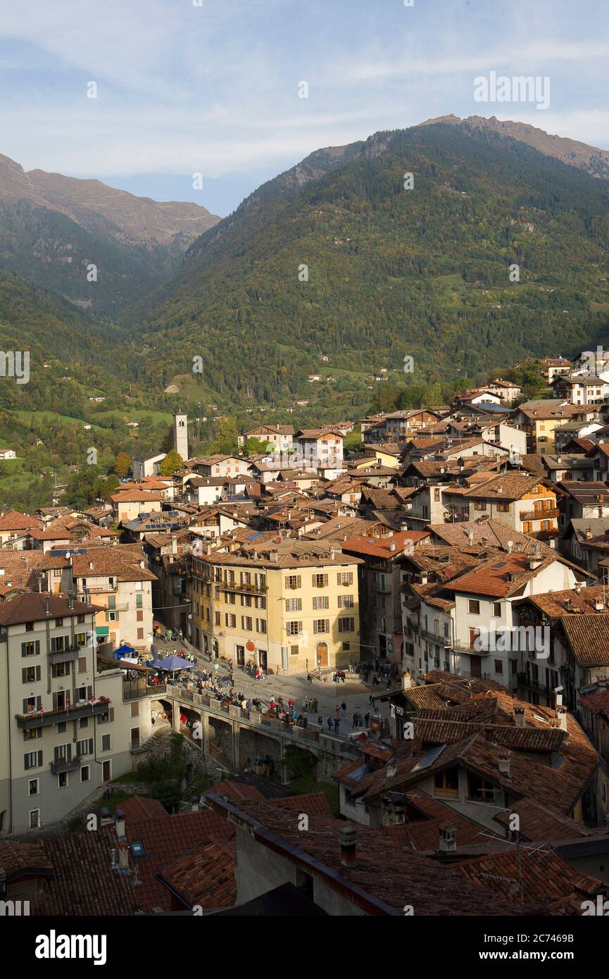 Italia, Lombardia, Brescia, Valsabbia. Bagolino visto da Bagolino Foto Stock