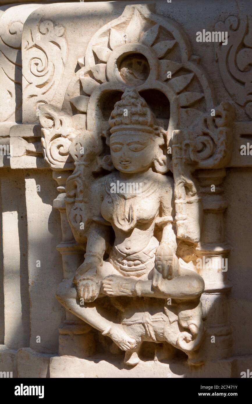 Jaisalmer, Rajasthan, India- Feb 18,2020.A Vista di scultura sulle pareti del Tempio di Jain Foto Stock