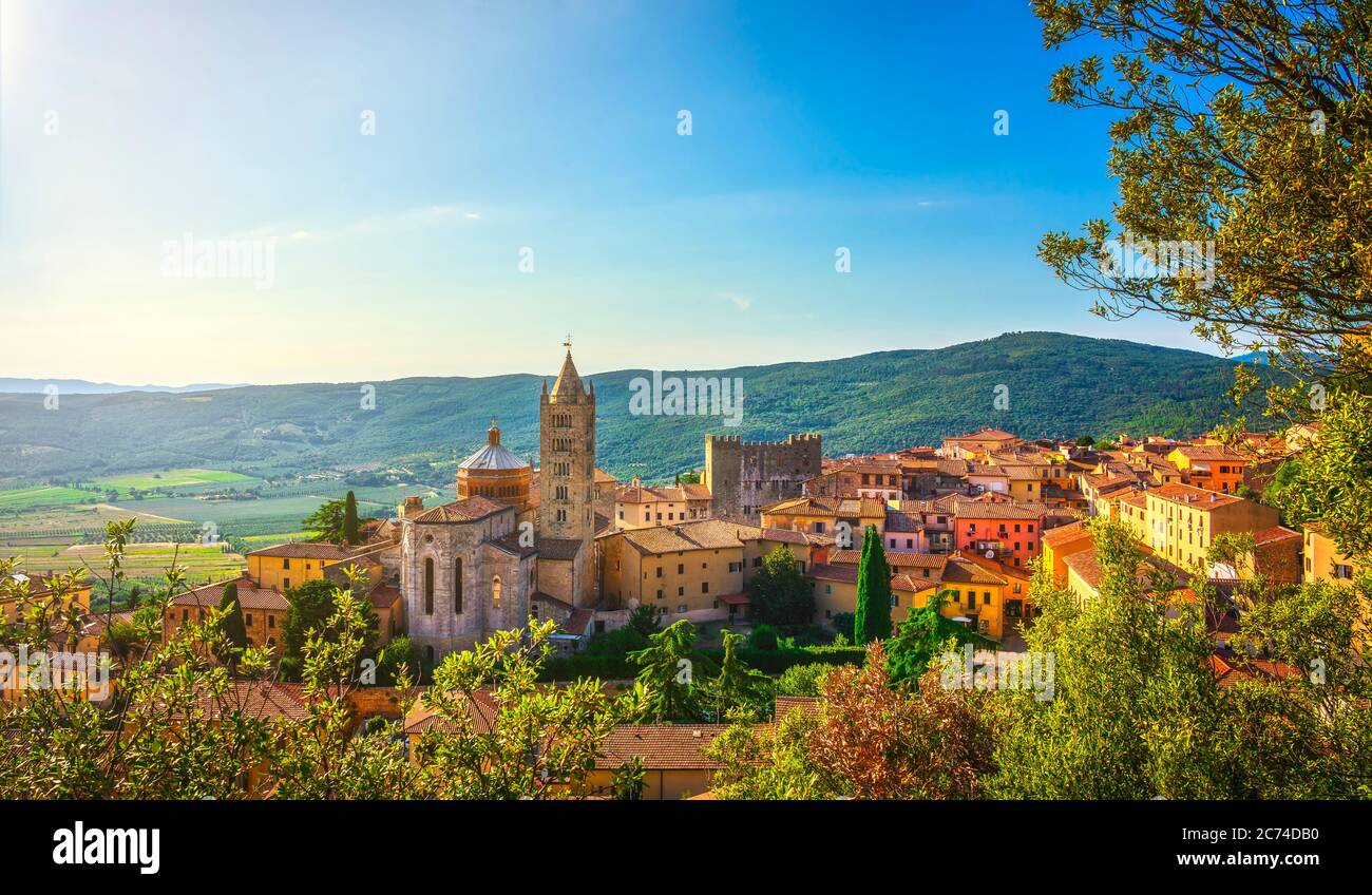 Massa Marittima centro storico e Duomo di San Cerbone. Toscana, Italia. Foto Stock