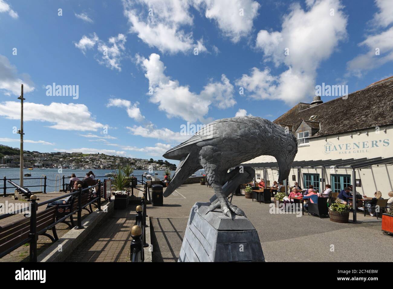 Daphne du Maurier rook scultura a Fowey, Cornovaglia, Regno Unito Foto Stock