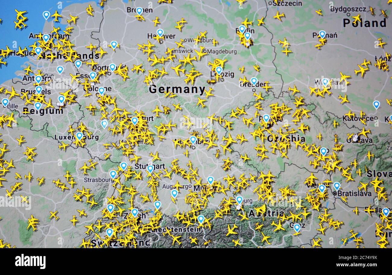Traffico aereo su Germania e Paesi Bassi ( 01 luglio 2020, UTC 08.36 ) su Internet con il sito Flightradar 24, durante il Coronavirus Pandemic Foto Stock