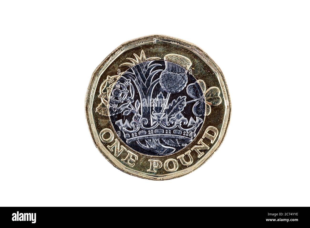Una moneta inglese da una libbra di Inghilterra UK introdotta nel 2017 che mostra emblemi di ciascuna delle nazioni tagliate e isolate su uno sfondo bianco Foto Stock