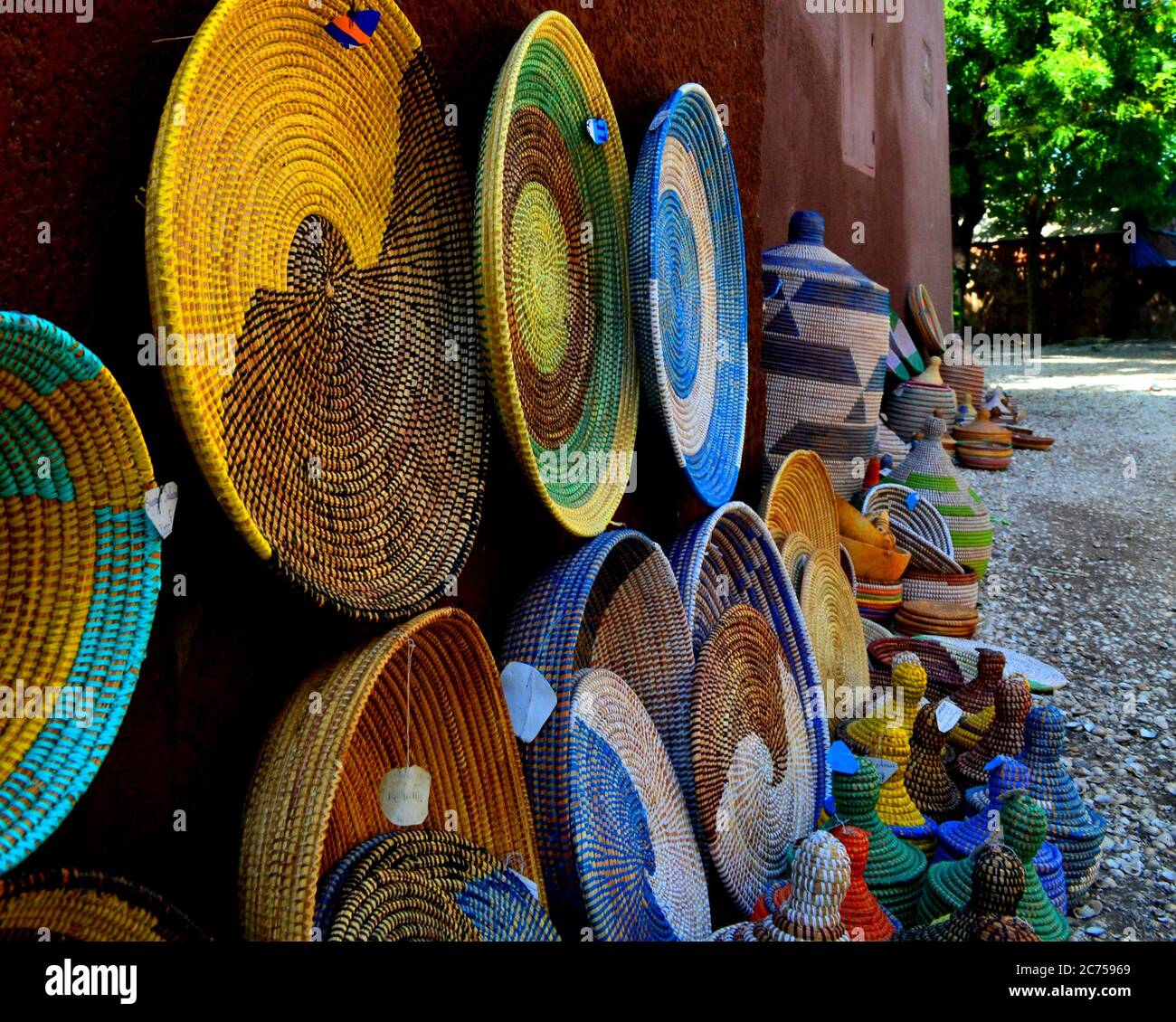 Piatti tondi, artigianato fatto a mano, Joal-Fadiouth, Senegal Foto Stock