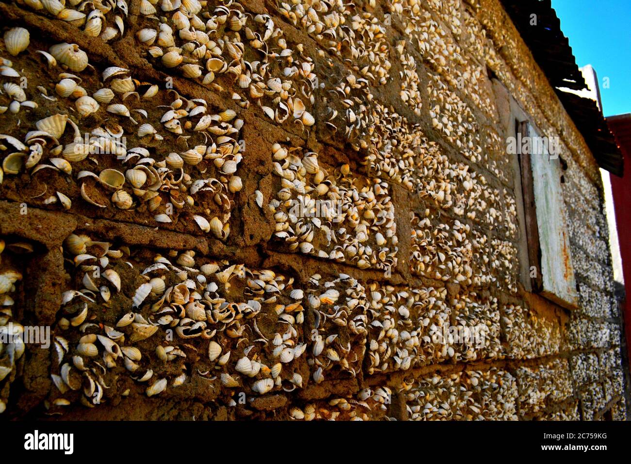 Casa fatta di conchiglie, Joal Fadiouth, Senegal, Africa occidentale Foto Stock