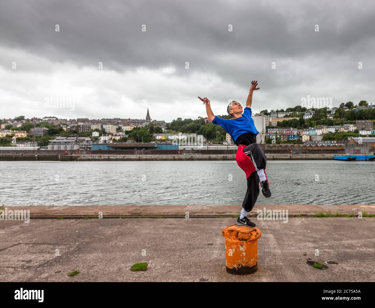 Kennedy Quay, Cork, Irlanda. 14 luglio 2020. I membri della troupe di danza contemporanea Inma Pavon si allenano sul Kennedy Quay a Cork City, Irlanda. Credit; David Creedon / Alamy Live News Foto Stock