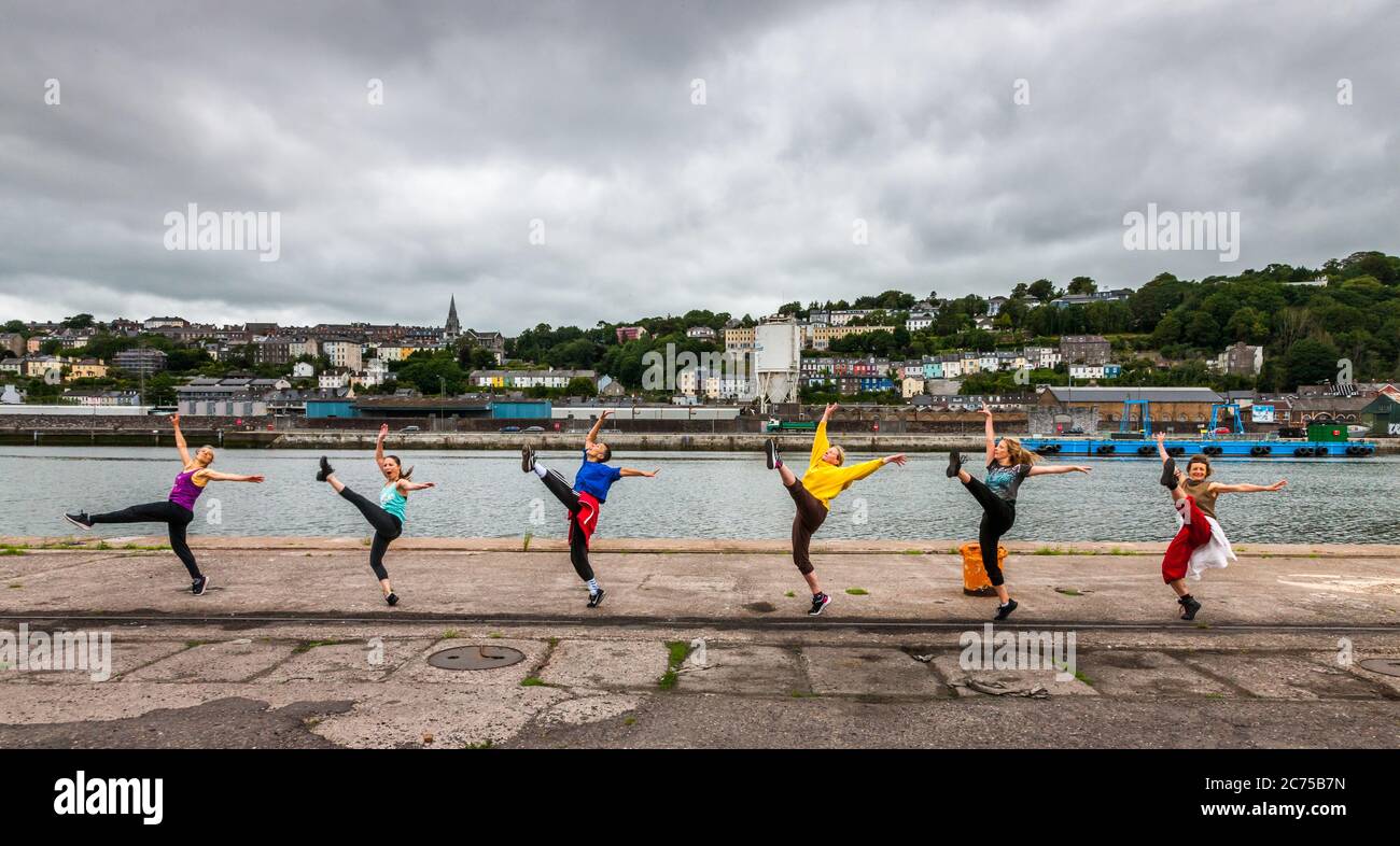 Kennedy Quay, Cork, Irlanda. 14 luglio 2020. I membri della troupe di danza contemporanea Inma Pavon si allenano sul Kennedy Quay a Cork City, Irlanda. Credit; David Creedon / Alamy Live News Foto Stock