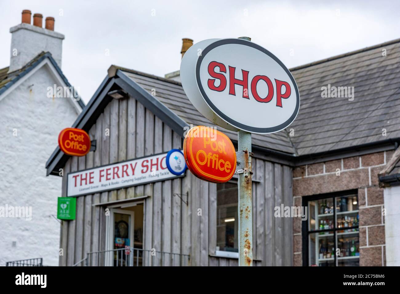 Il negozio di traghetti e l'ufficio postale, Fionnphort, l'isola di Mull, Argyll e Bute, Scozia, Regno Unito. Foto Stock