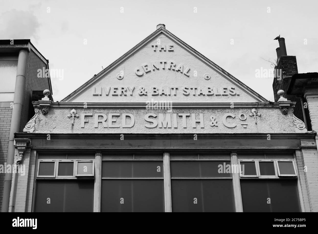 Ipswich, UK - 14 luglio 2020: Livrea Fred Smith & Co e scuderie di esche. Un po' di storia in Princes Street. Foto Stock