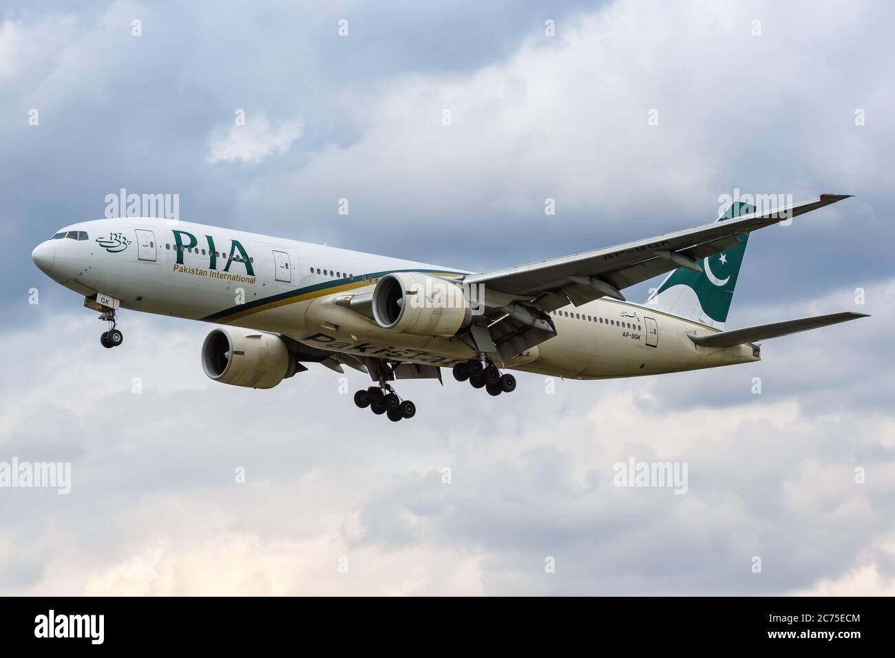 Londra, Regno Unito - 10 luglio 2019: PIA Pakistan International Boeing 777-200ER aereo Londra Heathrow aeroporto (LHR) nel Regno Unito. Foto Stock