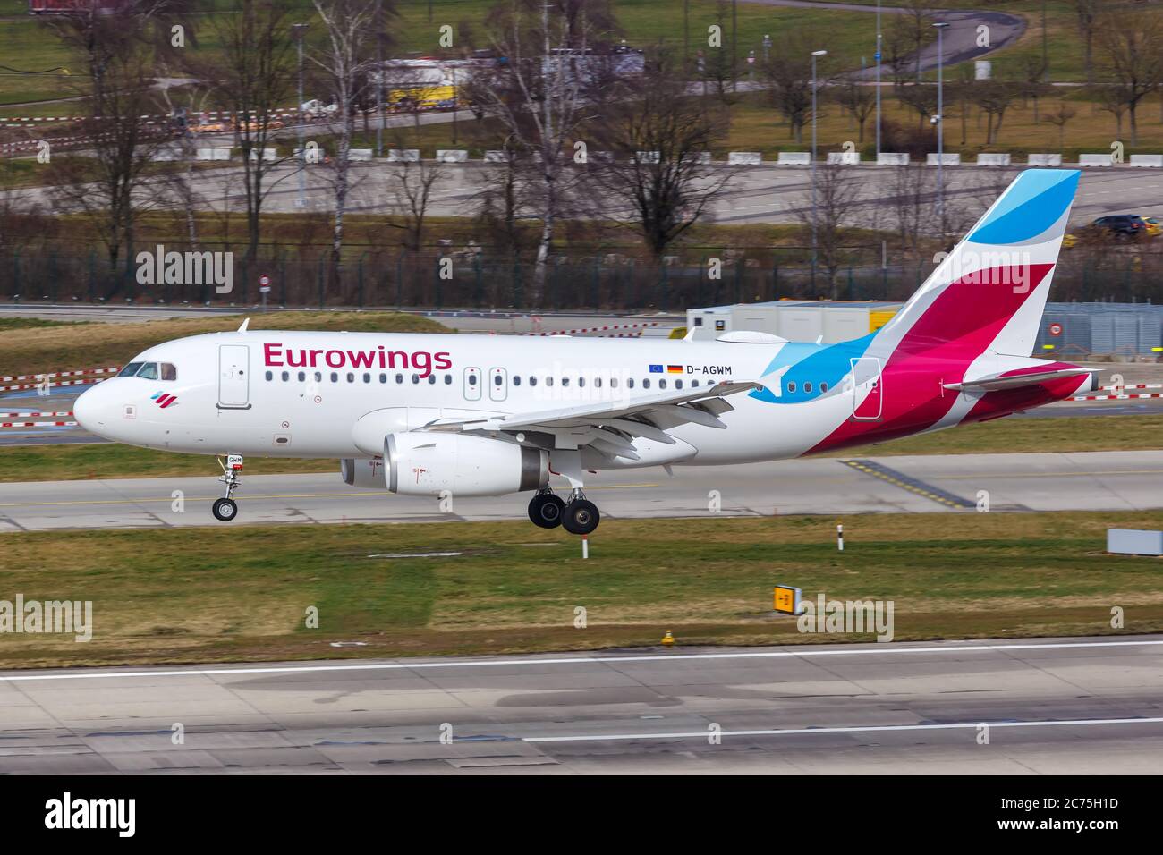 Zurigo, Svizzera - 10 febbraio 2020: Eurowings Airbus A319 aereo all'aeroporto di Zurigo (ZRH) in Svizzera. Airbus è un produttore europeo di aeromobili Foto Stock