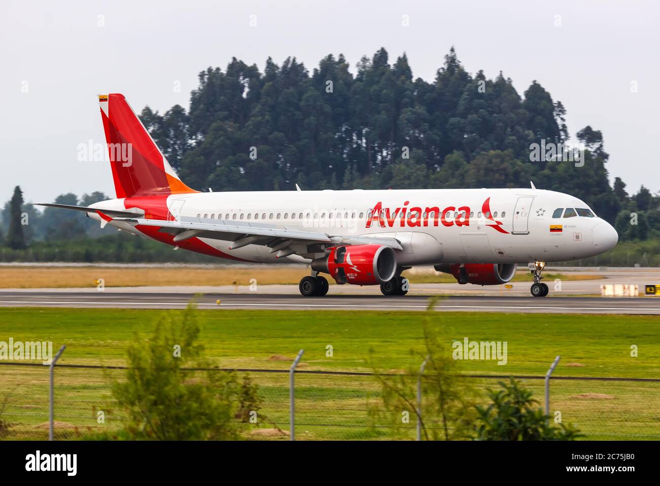 Bogota, Colombia - 30 gennaio 2019: Avianca Airbus A320 aereo all'aeroporto di Bogotà (BOG) in Colombia. Airbus è una base europea di costruttori di aeromobili Foto Stock