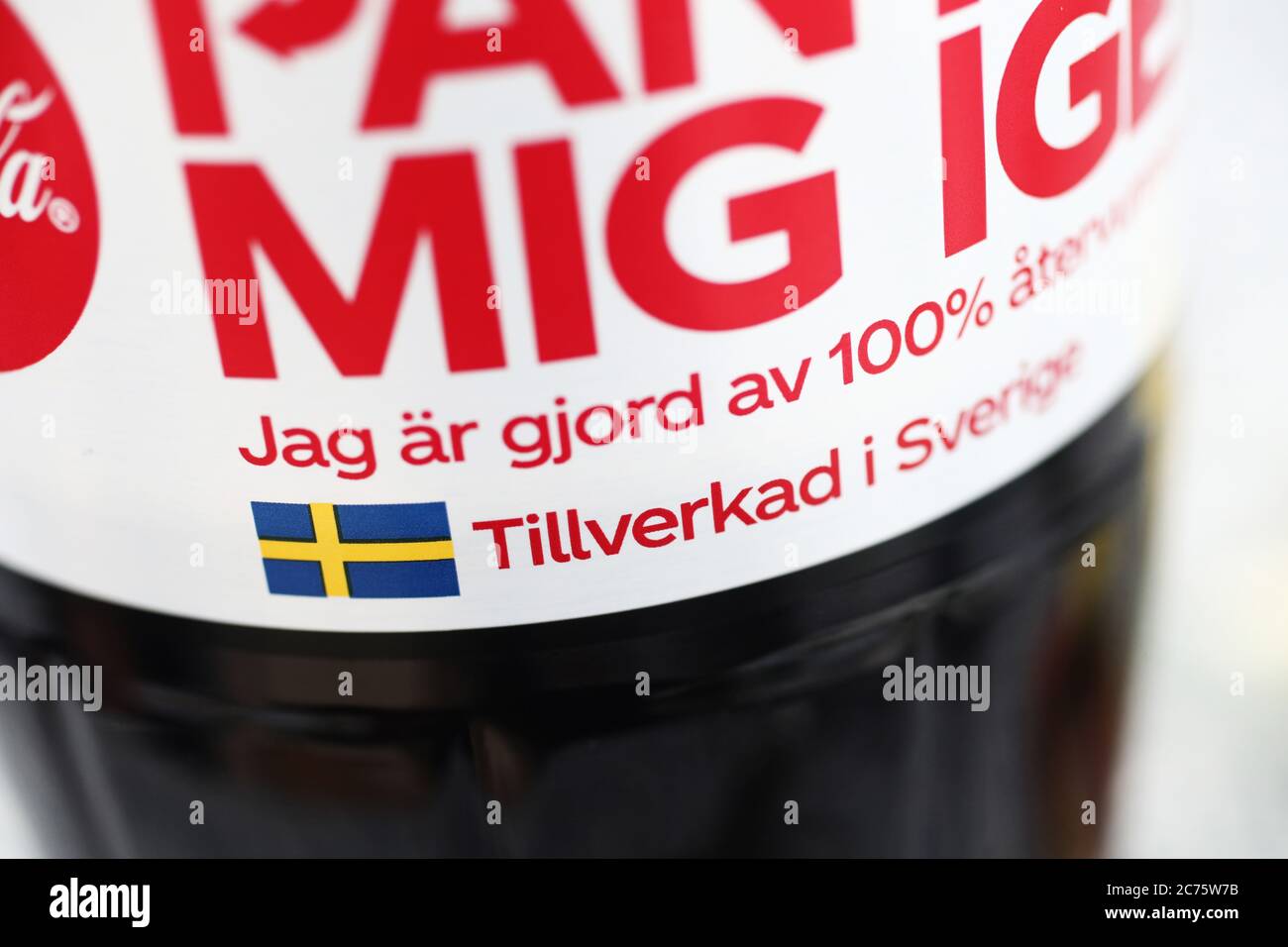 Bottiglia di PET con Coca Cola Zero. Le bottiglie in polietilene tereftalato (PET, talvolta PETE) possono essere riciclate e utilizzate per produrre nuove bottiglie. Foto Gippe Gustafsson Foto Stock