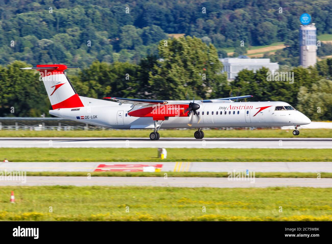 Stoccarda, Germania - 9 luglio 2020: Austrian Airlines Bombardier DHC-8-400 aereo all'aeroporto di Stoccarda (Str) in Germania. Foto Stock